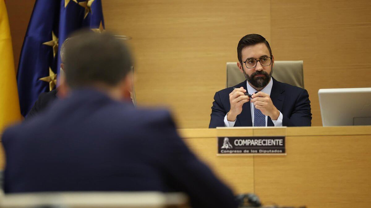 El secretario de Estado de Energía, Joan Groizard Payeras, comparece ante la Comisión de Investigación de la interrupción del suministro eléctrico el 28 de abril de 2025.